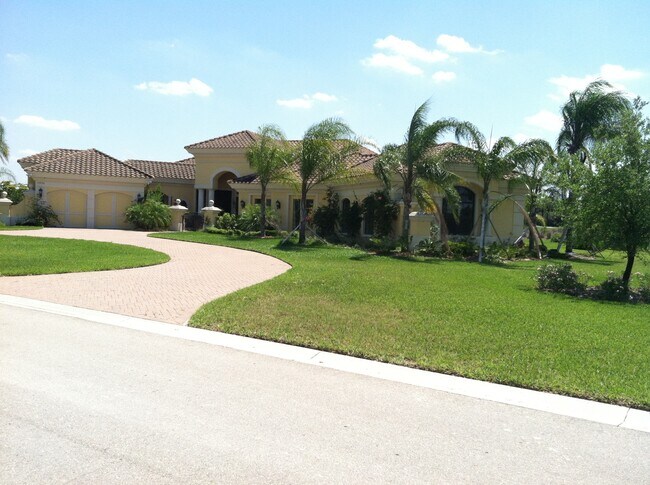 Foto del edificio - 11530 Aerie Ct
