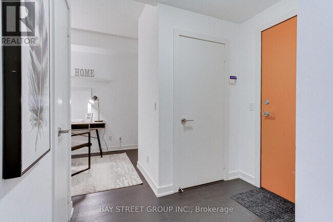 Building Photo - 199 Richmond St W