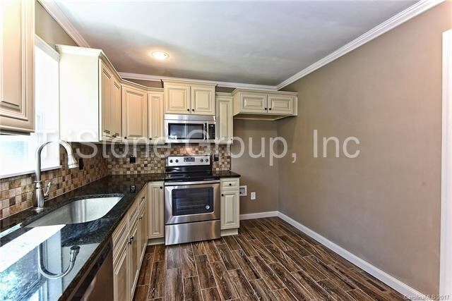 Foto del edificio - 232 E Statesville Ave