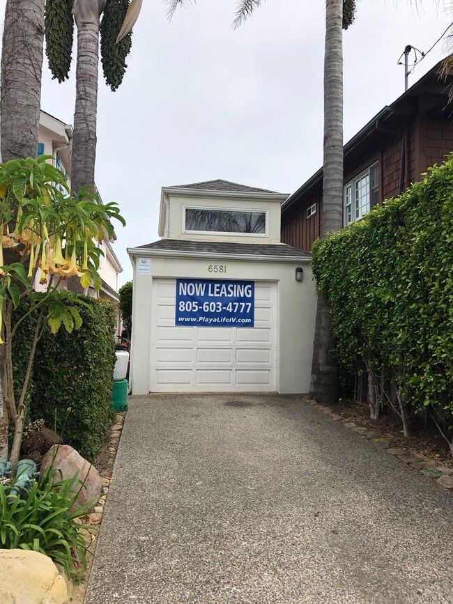 Building Photo - 6581 Del Playa Dr