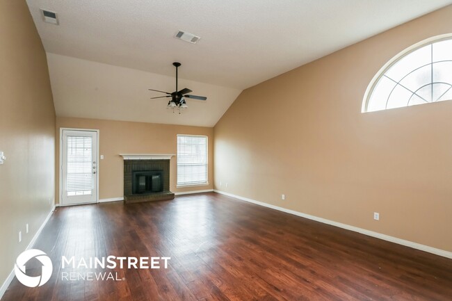 Building Photo - 211 Meandering Way