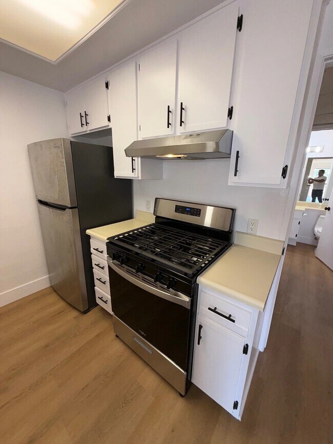 Building Photo - 1321 N Vista St