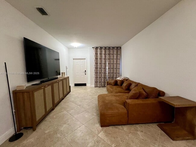 Foto del edificio - 2214 SE 23rd Ave