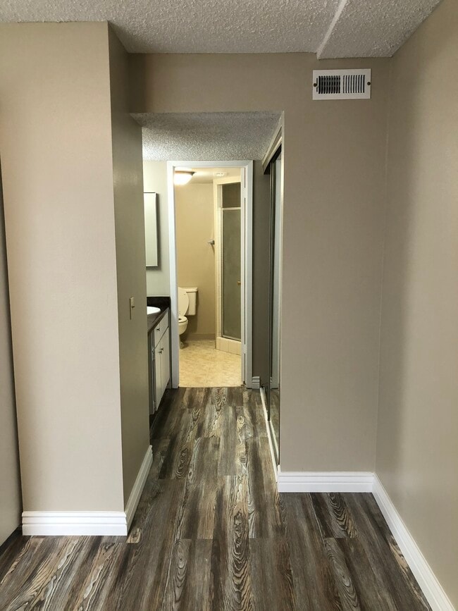 Foto del edificio - 1080 E Quail Park Dr