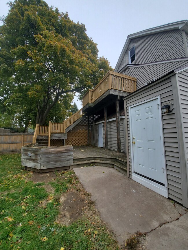 Building Photo - 95 Norran UP