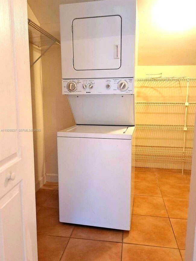 Foto del edificio - 4635 NW 97th Pl