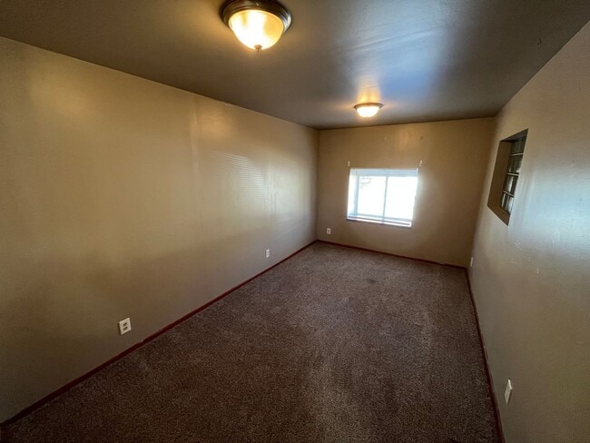 Building Photo - Spacious Three Bedroom One Bath Home Comin...
