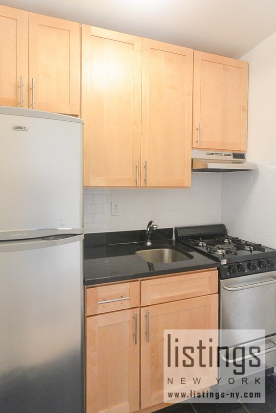 Primary Photo - 403 E 74th St