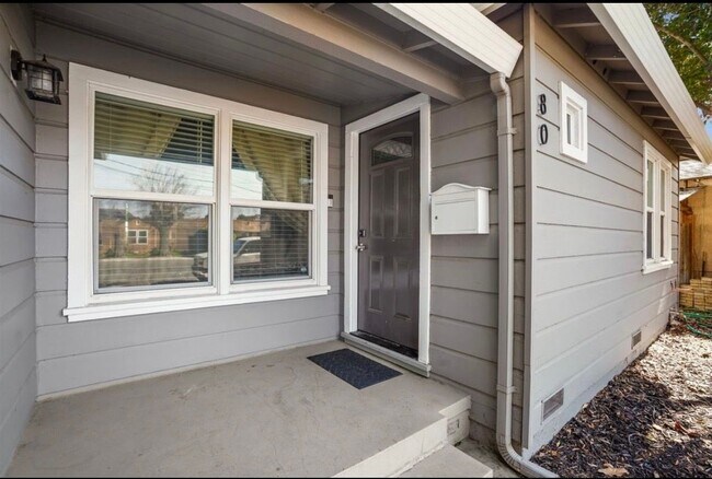 Foto del edificio - 80 Loma Vista Way