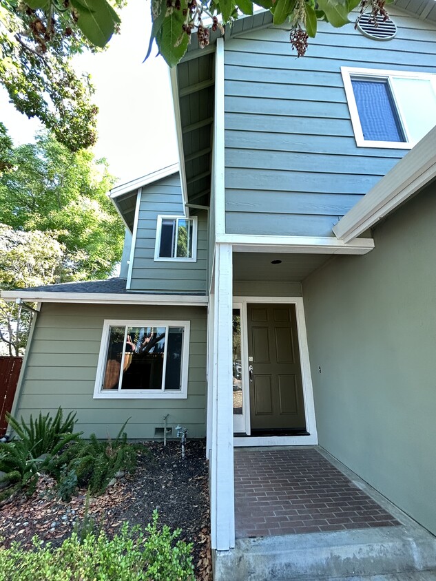 Primary Photo - 1586 Camden Oaks Ct