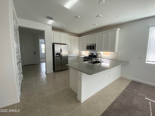 Building Photo - 468 Pinnacle Ridge Dr