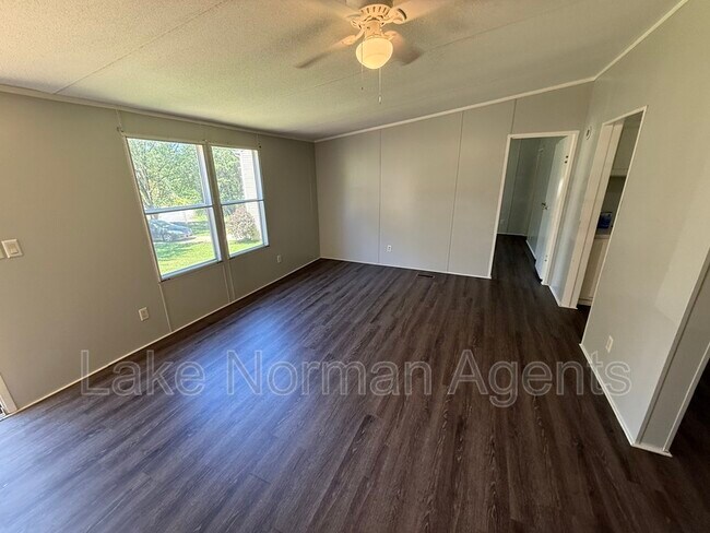 Foto del edificio - 1121 McRee Heights Cir