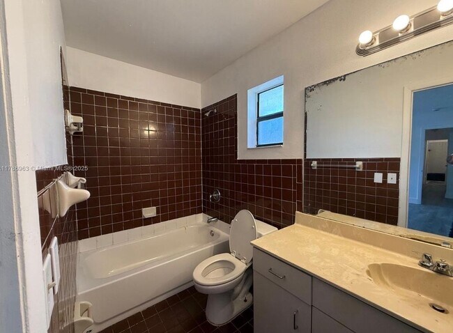 Foto del edificio - 2817 NW 8th St
