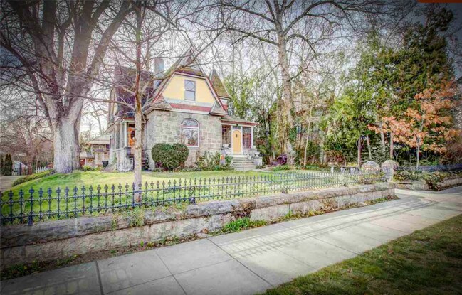 Foto del edificio - 635 E Warm Springs Ave