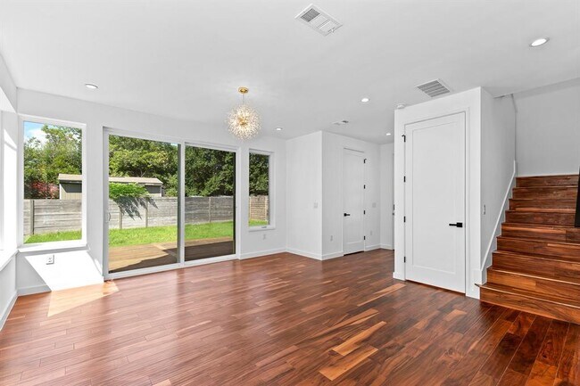 Foto del edificio - 7603 Creston Ln