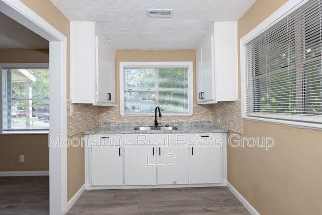 Building Photo - 3111 Baker Cir