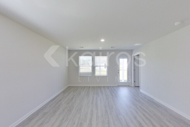 Foto del edificio - 14249 War Admiral Ave