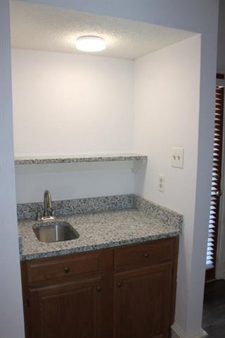 Foto del edificio - 1937 Keystone Dr