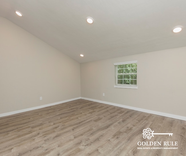 Photo - 223 SE 9 St House