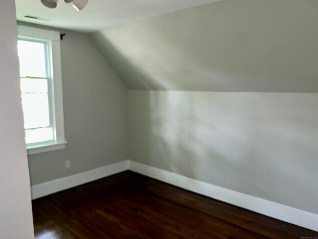 Foto del edificio - 51 Shelton Ave