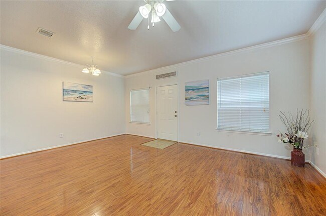 Foto del edificio - 3825 Shire Valley Dr