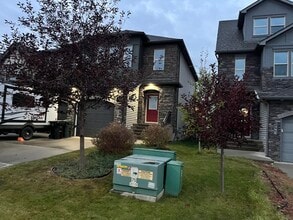 Building Photo - 37 Greenbury Cres