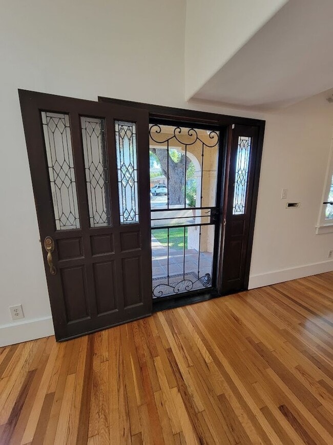 Building Photo - BEAUTIFUL 4BD - 3BA SINGLE STORY HOUSE WITH PRIVATE LAUNDRY AND DETACHED 2 CAR GARAGE