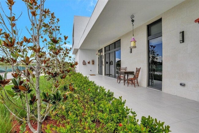 Photo - 16709 Botaniko Dr N House