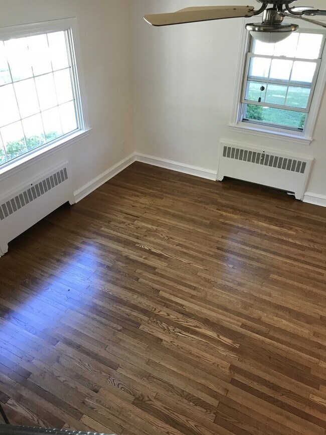 Foto del edificio - Large 4 Bedroom/ 2 bath Single Home