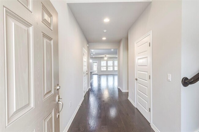 Foto del edificio - 14104 McCoy Lp