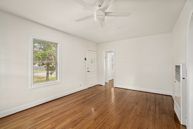 Foto del edificio - 1024 W 16th St