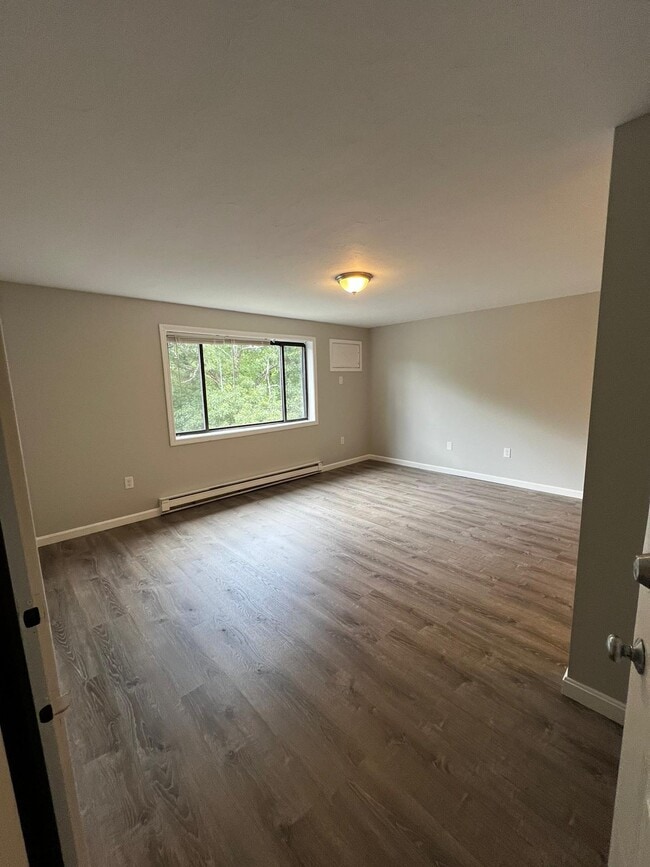 Building Photo - 437 Sunderland Rd
