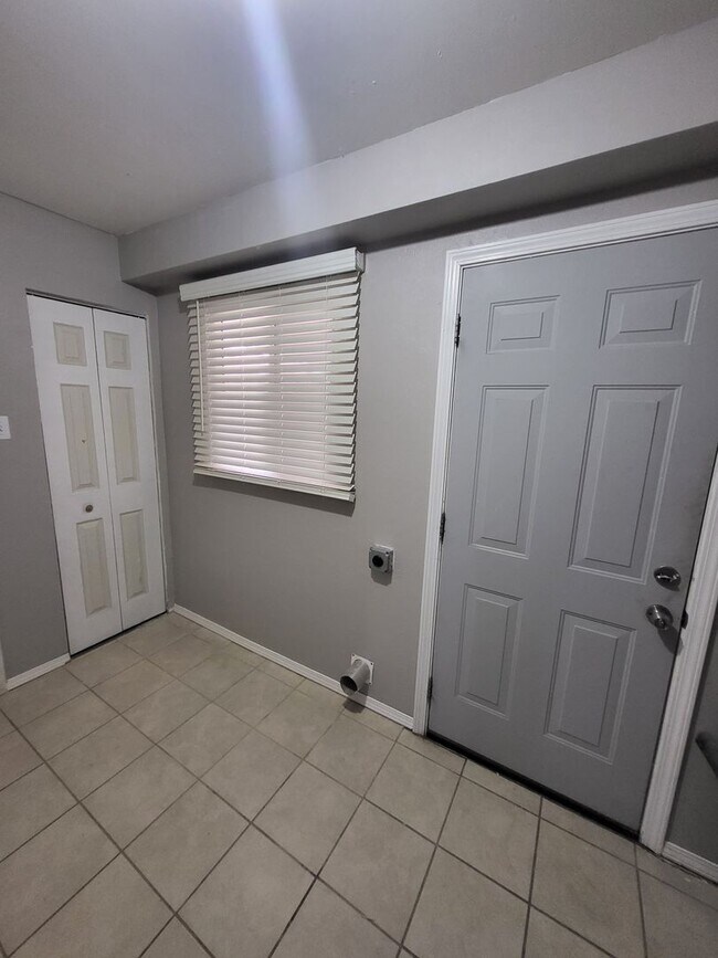 Foto del edificio - NE 3 Bedroom 2 Bath 1754/sf home