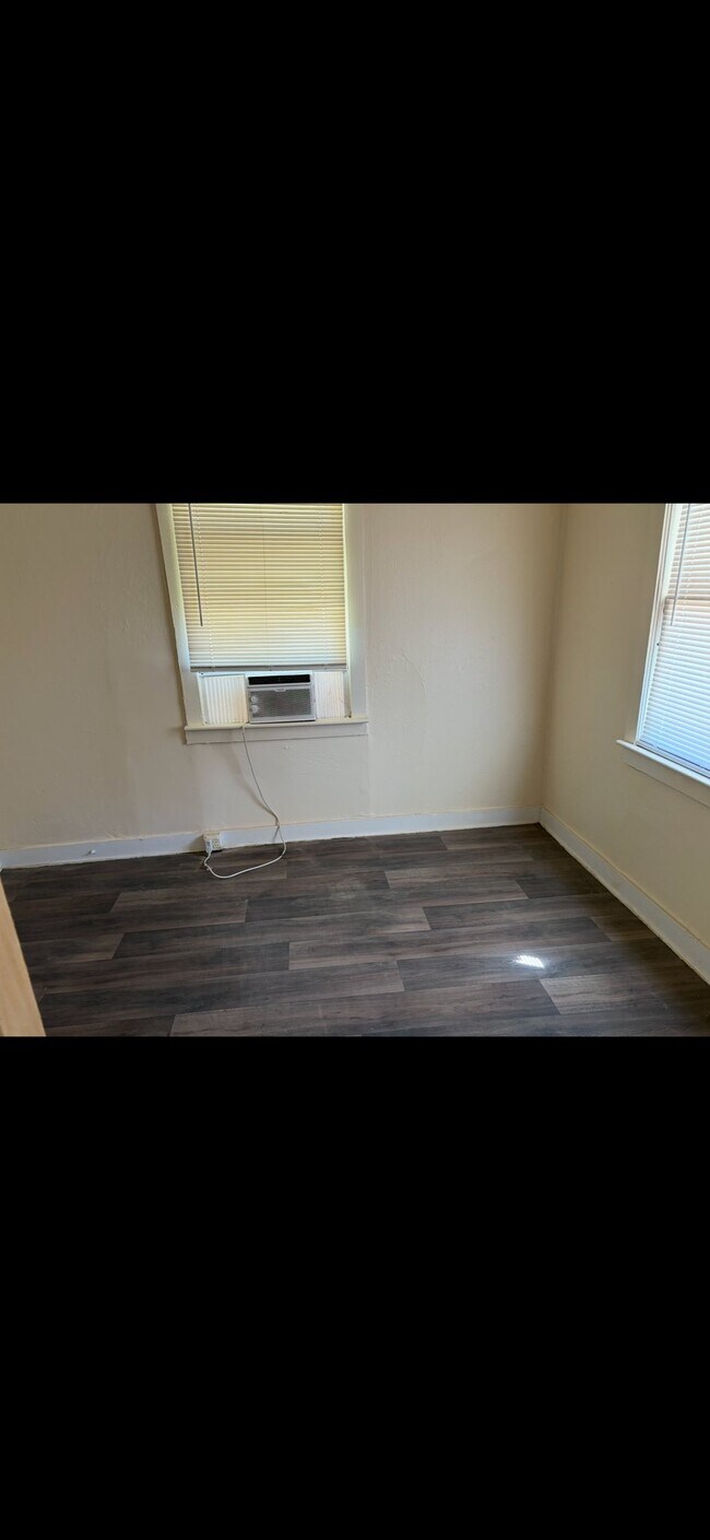 Foto del edificio - 1523 W 15th St