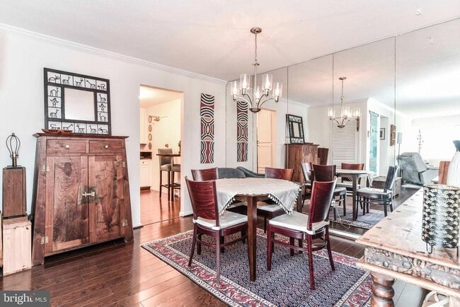 Building Photo - 1300 Army Navy Dr