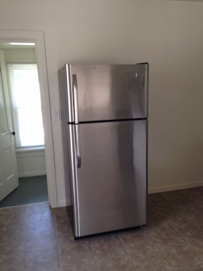 Photo - 2 Bedroom/1.5 Bathroom in Iowa City House