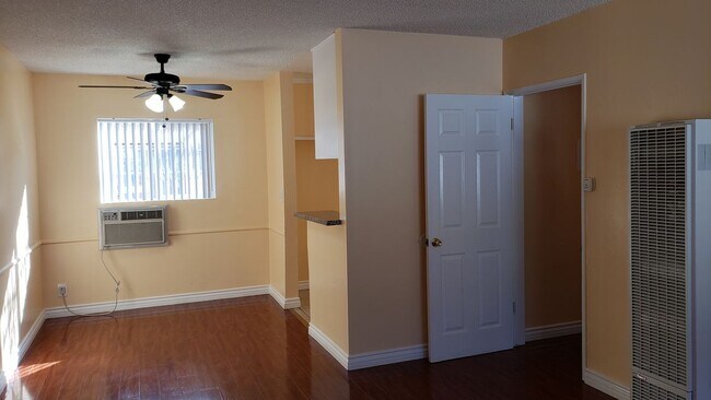 Building Photo - 6216 Beck Ave