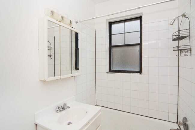 Foto del edificio - 4832 N Damen Ave