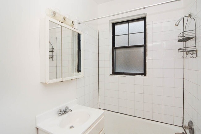 Building Photo - 4832 N Damen Ave