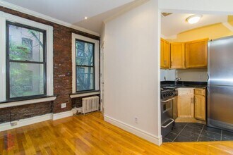 Building Photo - 416 E 13th St