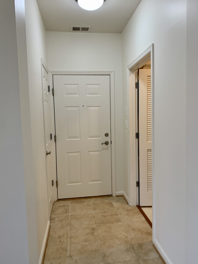 Foto del edificio - 21228 McFadden Sq