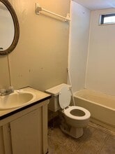 Building Photo - 533 Cherry Ave