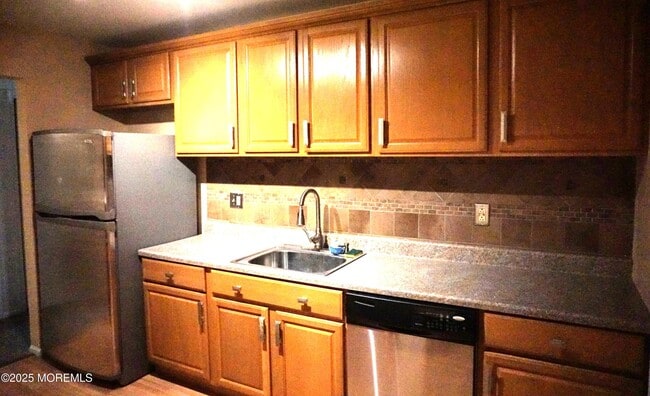 Building Photo - 414 Brookview Ct