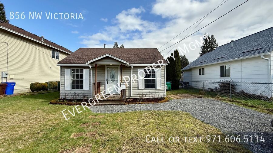 Foto principal - Charming 2BR/1BA Home with Oversized Fence...