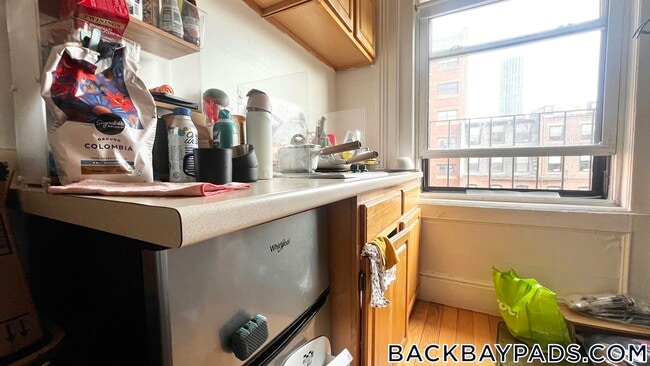 Building Photo - 405 Beacon St