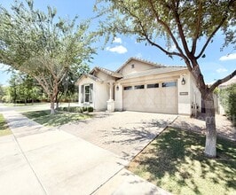 Building Photo - 4336 E Mesquite St