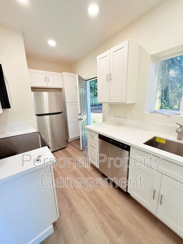 Foto del edificio - 3401 E 18th St