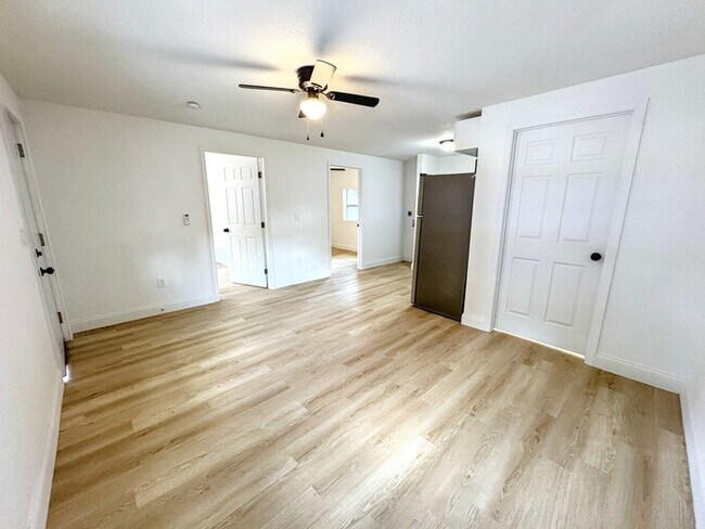 Foto del edificio - 4605 N Hubert Ave