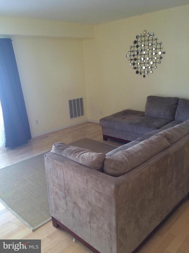 Foto del edificio - 5974 Westchester Park Dr