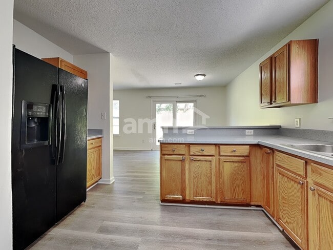 Foto del edificio - 6820 Squirrels Foot Ct